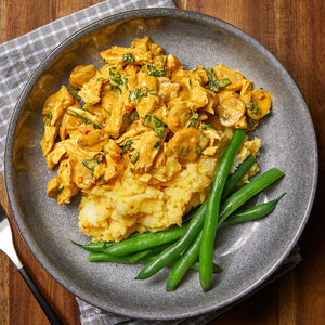 Creamy chicken with mashed potato and green beans